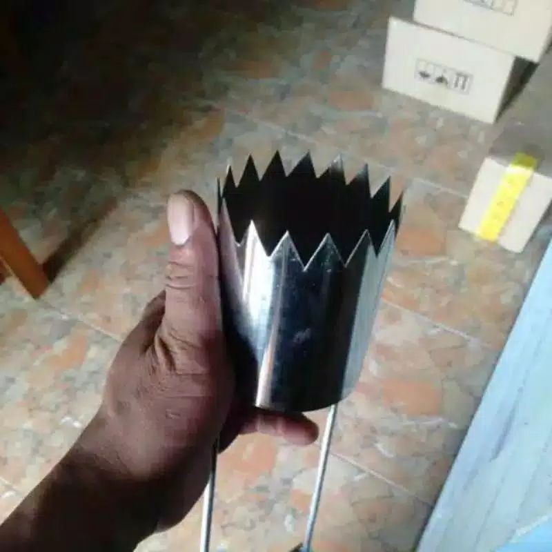 plong pelubang mulsa untuk tanam cabe