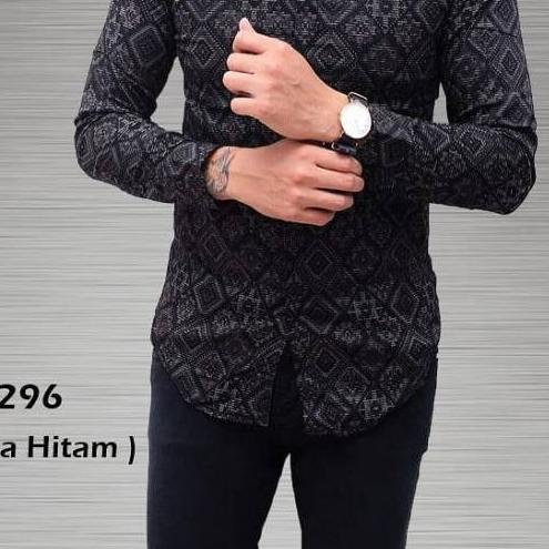 Kemeja batik diamond hitam pria slimfit lengan panjang