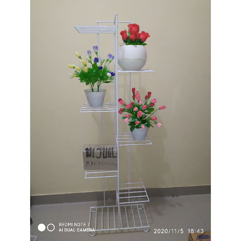RAK BUNGA MINIMALIS DARI BESI MUAT 7 POT