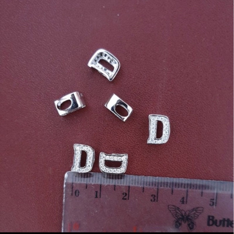 Liontin abjad liontin huruf perak 925 lapis emas putih liontin huruf D