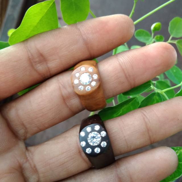 Cincin kayu kokka motif tabur zircon