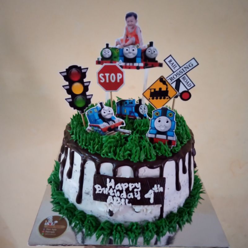 

kue ulang tahun karakter