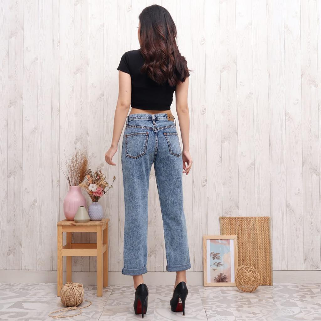 FWR - CELANA JEANS BOYFRIEND RIPPED WINDY