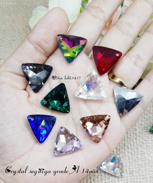 Crystal segitiga  12pcs mix