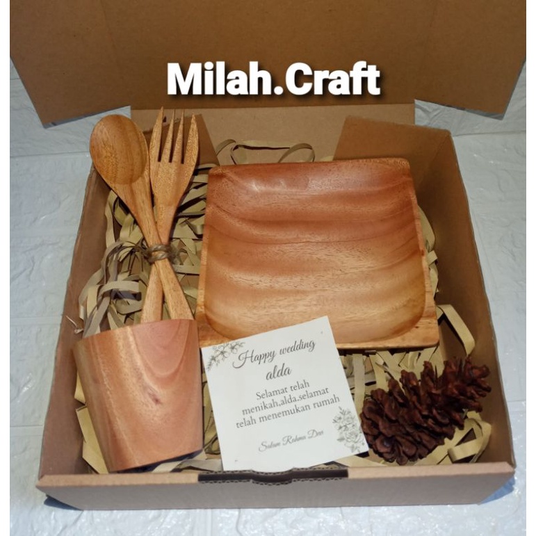 Gift box/hampers kayu mahoni/hampers piring kayu mahoni