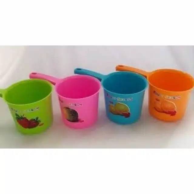 Gayung mandi pelastik / gayung pelastik gambar karakter