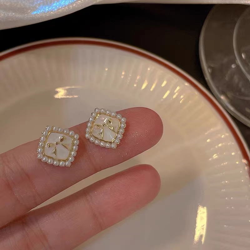 Anting Stud Desain Pita Aksen Mutiara Gaya Korea Untuk Wanita