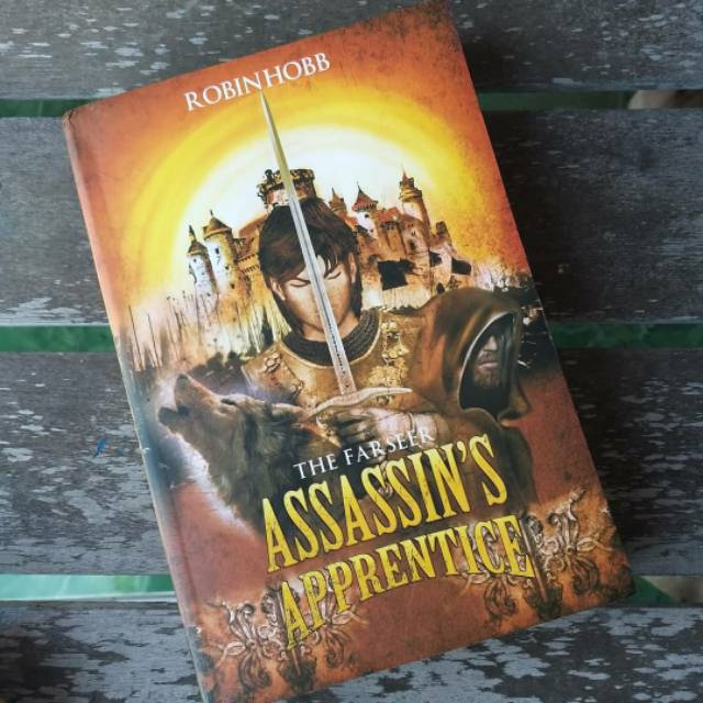 novel fantasi Assassin's Apprentice - Robin Hobb