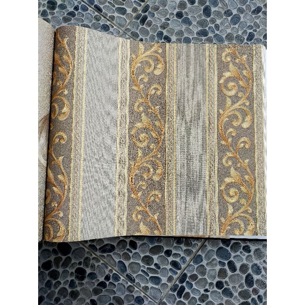 Wallpaper Dinding Motif Ukir Garis Vertikal