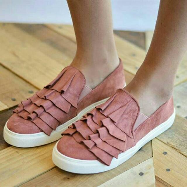 105 ruffle slip on wanita small & big size (sepatu jumbo)