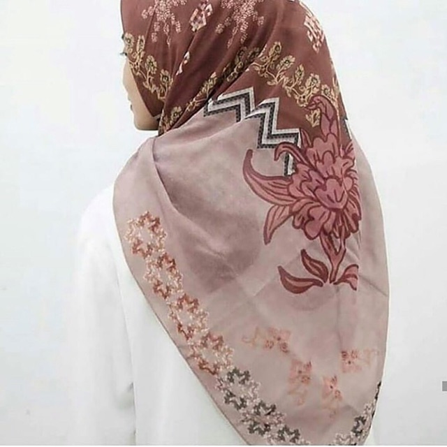 XXSOLDXX. Dawa scarf Ria miranda X rumah ayu. Preloved vvgc lgkp box