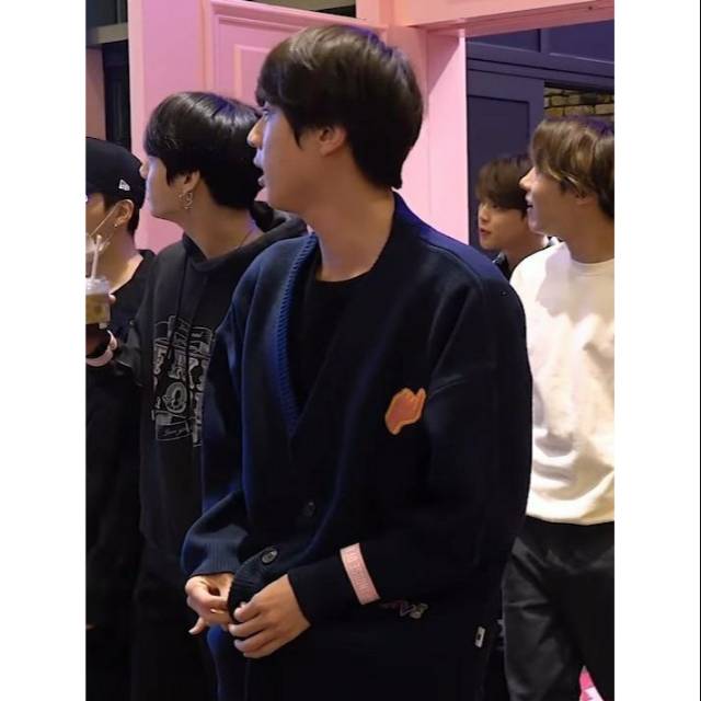 Cardigan DNA Pop Up Store BTS Unofficial Real Pict