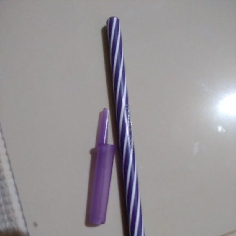 

bolpoin hitam