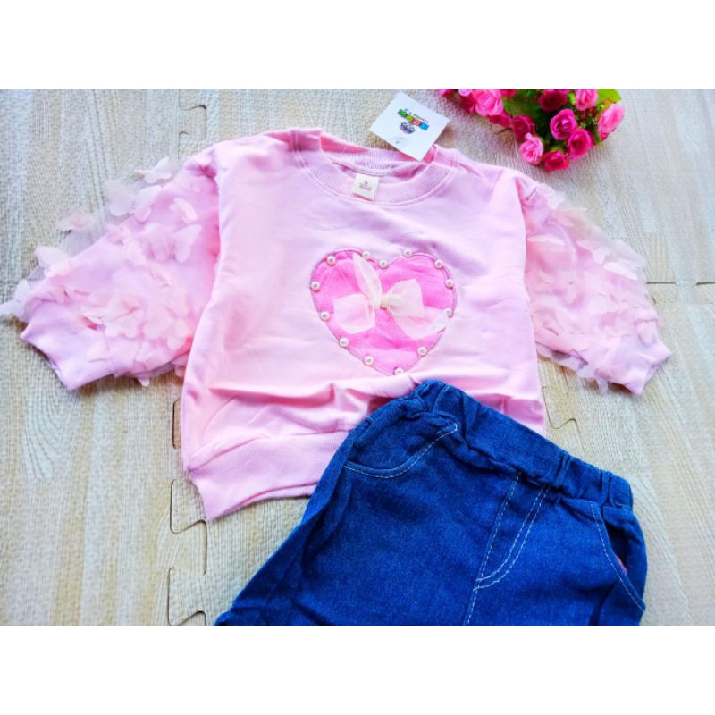 SETELAN CELANA JEANS ANAK PEREMPUAN IMPORT 1-5 TAHUN LENGAN PANJANG / SETELAN ANAK CEWEK IMPORT CELANA JEANS CUTBRAY MUTIARA + SWEATER LOVE BUNGA PITA