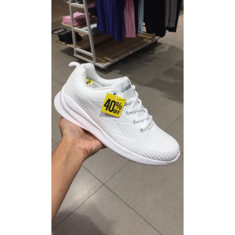 sepatu diadora joven putih