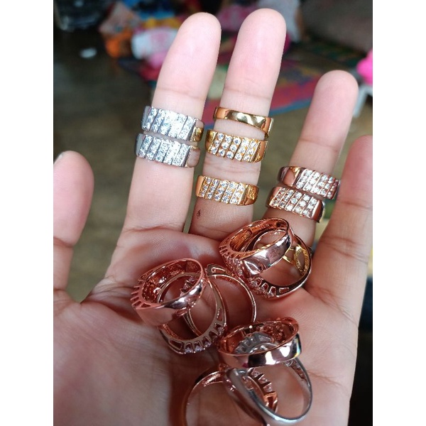 Cincin replika berlian merek vier asli,ada kode vier didlam cincin (awet,tahan lama)