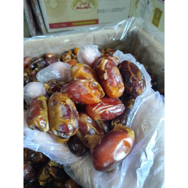 

Kurma Khalas Al Sa'ad 1 box isi 10 kg