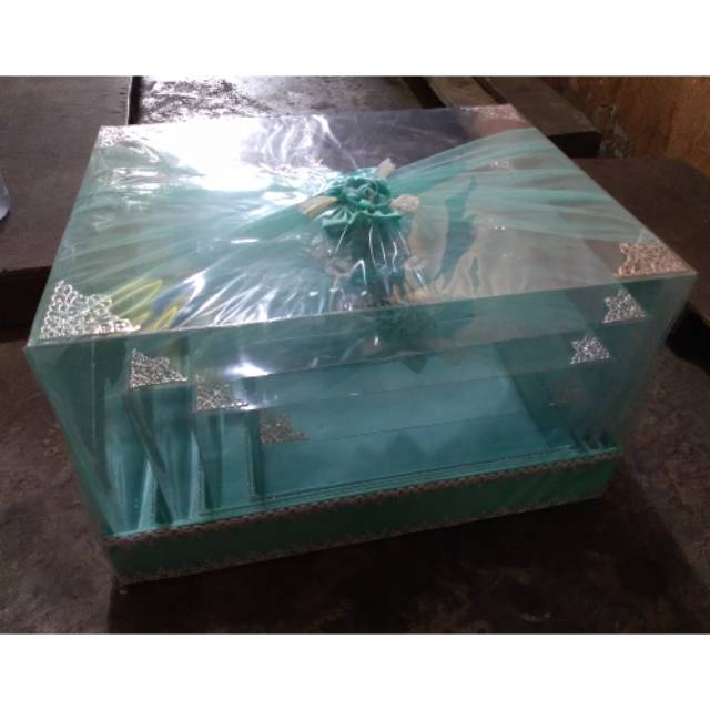 

Kotak Hantaran Mika Tinggi Isi 4