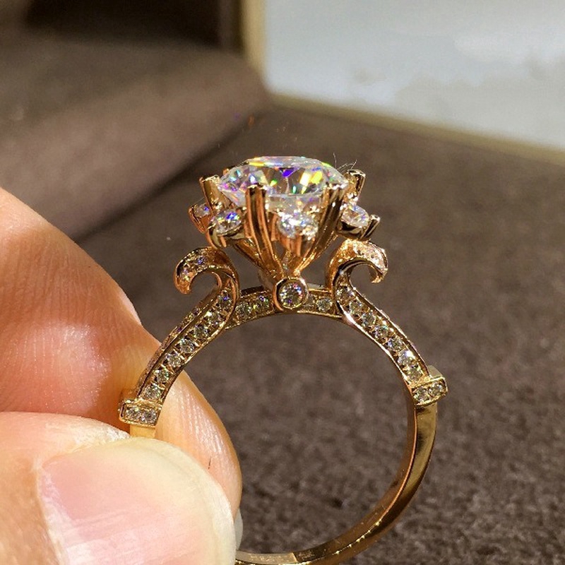 Cincin Berlian 2 Karat Mahkota Berbentuk Bunga