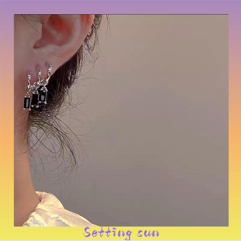 Anting Pejantan Zirkon Gelap Wanita Manis Keren Gaya Niche Design Personality Earrings TN