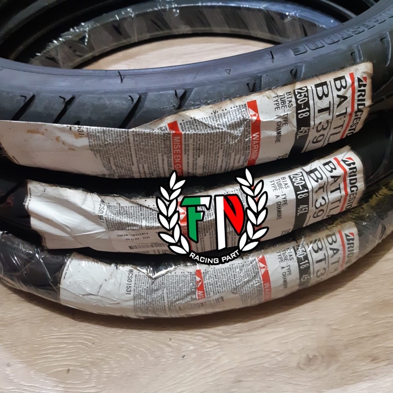 Ban BATTLAX BT39 Ring 18 x 2.50 JAPAN 2025