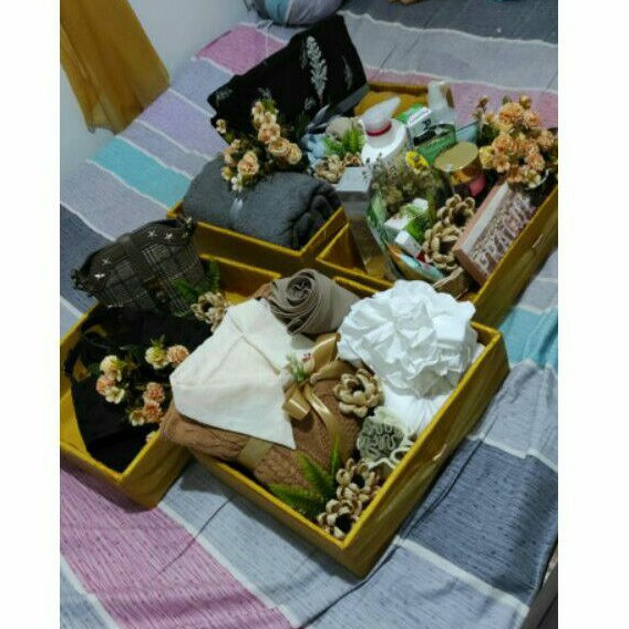 

kotak hantaran box mika kardus tebal ecer seserahan piningset box lamaran