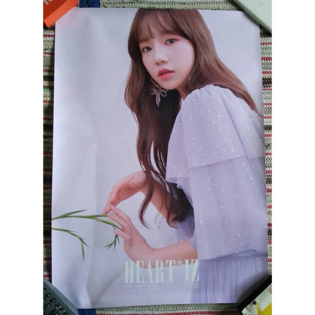 OFFICIAL IZ*ONE IZONE YURI POSTER HEART*IZ HEARTIZ VIOLETA ALBUM SAPPHIRE VERSION