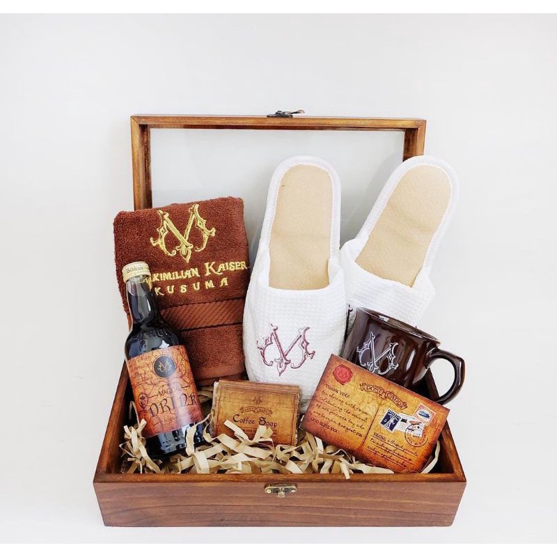 

Custom Food Hamper Exclusive