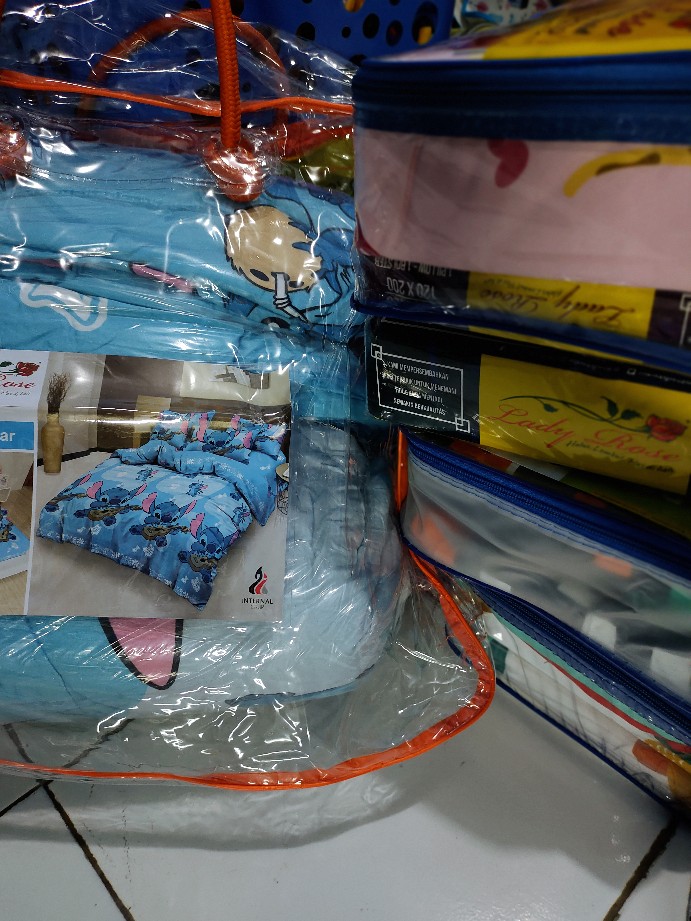 Bed Cover Lady Rose Ukuran King  Stich Guitar / Stitch Guitar