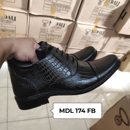 Sepatu kulit pria PDH half boots Polri TNI security guard PNS sepatu kerja formal tampil lebih keren