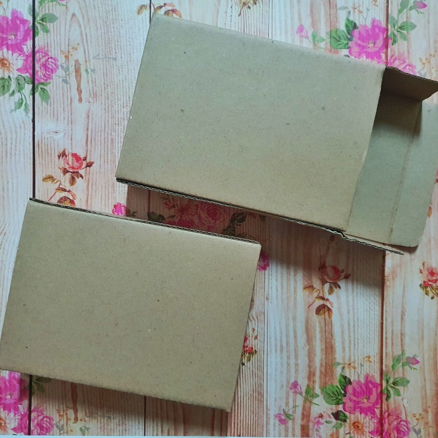 

( 10 Pcs ) Box Corrugated E flute Coklat Polos Kardus Packaging Souvenir Kotak Packing Online Shop Ukuran 14x10x4 cm