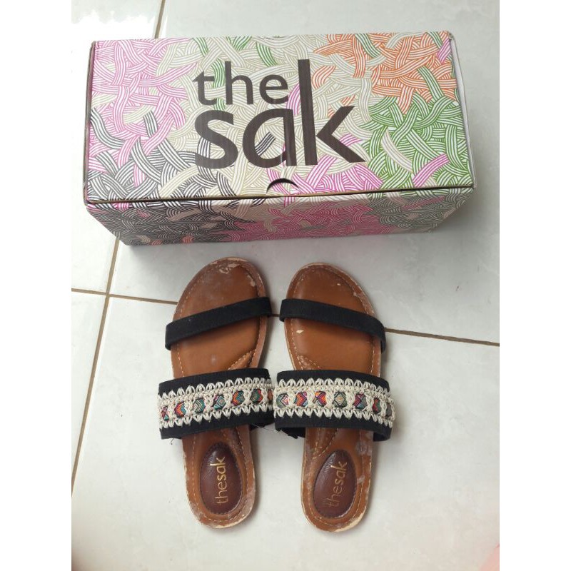 Raine " Black" by. The sak