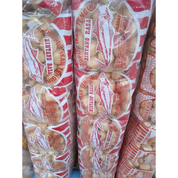 

krupuk ikan tengiri bentuk bulat bungkusan kecil khas cilacap