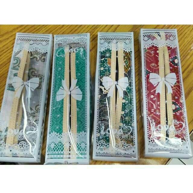 

Souvenir tempat pensil batik kemas mika