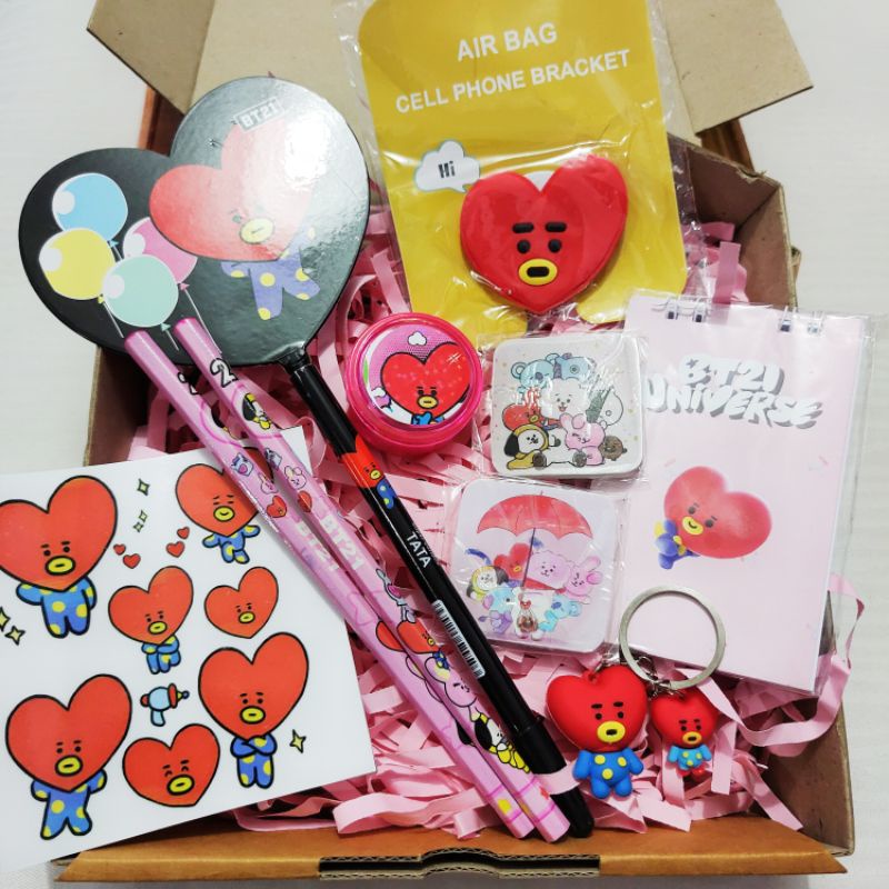 

Paket Box Ulang Tahun / Hampers Box / Gift Box Aksesoris Tata BT21