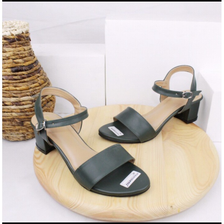 Sandal wanita hels chunky hak 5cm ban satu tali RB-0040