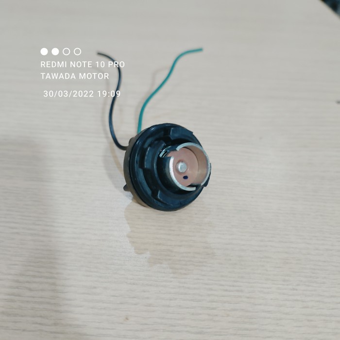 SOKET FITTING LAMPU SEN BELAKANG MOBIL UNIVERSAL KAKI 1