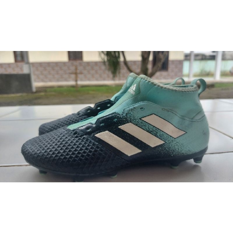Sepatu bola Adidas Ace 17.3