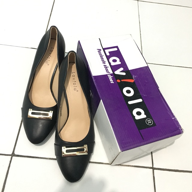 Heels Laviola Hitam size 40