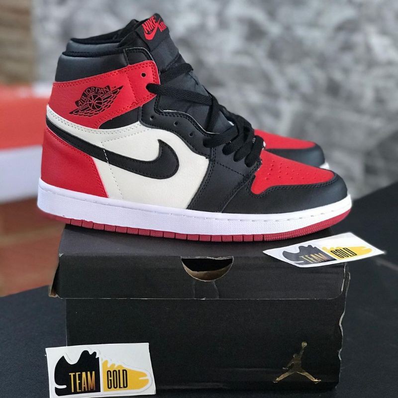 aj 1 red toe