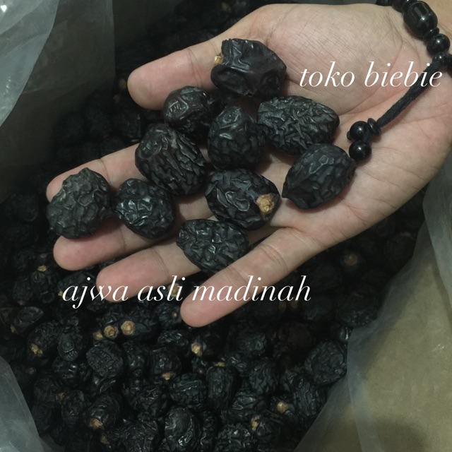 

Kurma Ajwa Madinah .. 1Kg