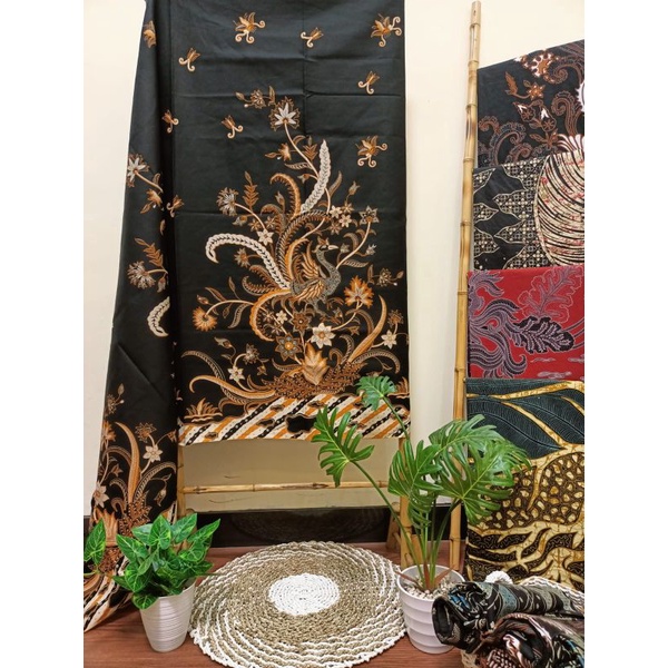 15 Batik merak lawasan / Batik Solo / Batik sragen / batik cap / batik tulis / batik sogan / batik sarimbit / kain batik / batik halus / batik pekalongan / batik sarung / batik celana / setelan batik / hem batik / batik  batik prabuseno / batik murniasih