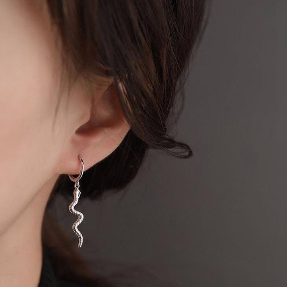 NEEDWAY Ular Berbentuk Anting Geometris Indah Wanita Punk Fashion Perhiasan Alloy Perempuan Telinga Studs