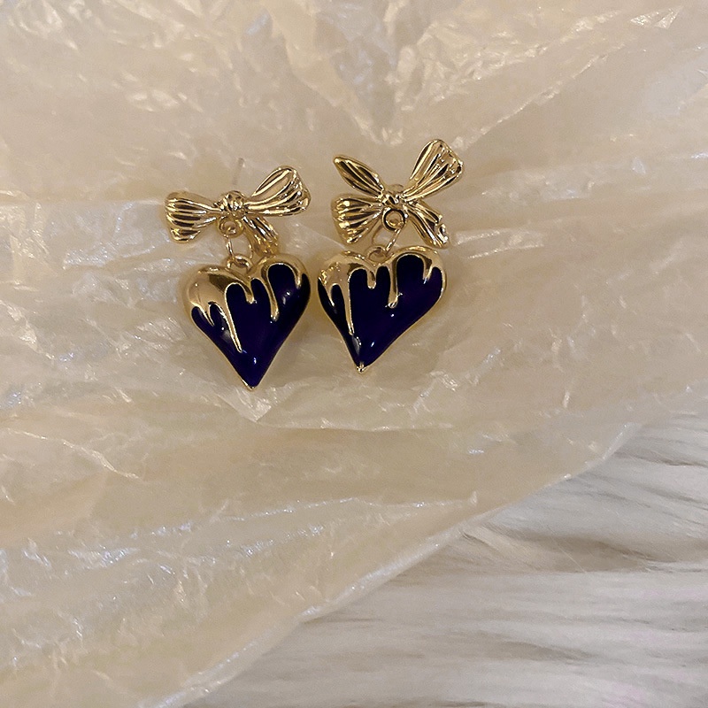 Anting Tusuk Bentuk Hati Warna Biru Bahan Metal Gaya Vintage