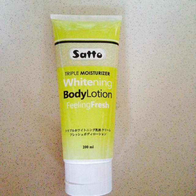 Satto Triple Moisturizer Whitening Body Lotion FEELING FRESH