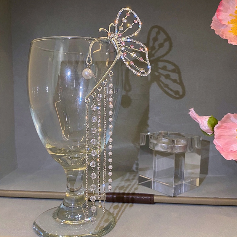 1pc Anting Klip On Gantung Panjang Wanita Desain Kupukupu Hollow Hias Kristal Mutiara