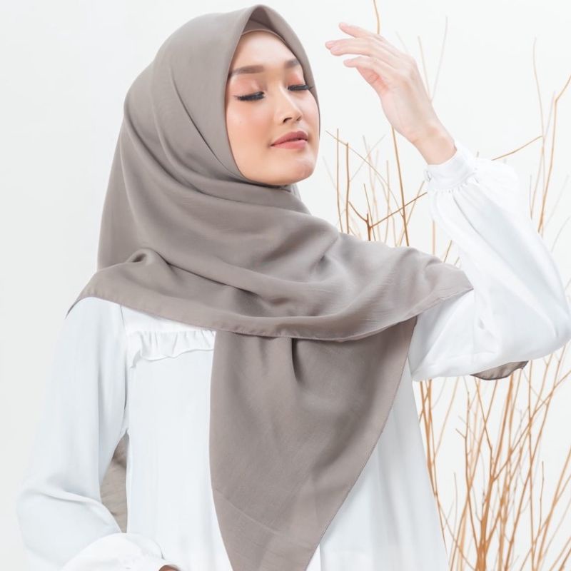 Hijab Segiempat BELLA SQUARE/ Vine Polos