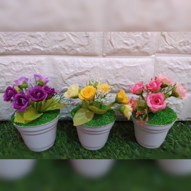 Set pot dan bunga mawar hiasan