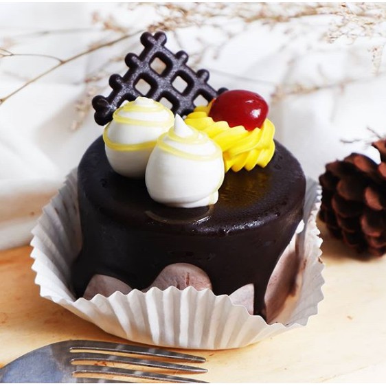 

Kue Ulang Tahun Black Forest Roll - Mini Cake Apple Donut Bakery