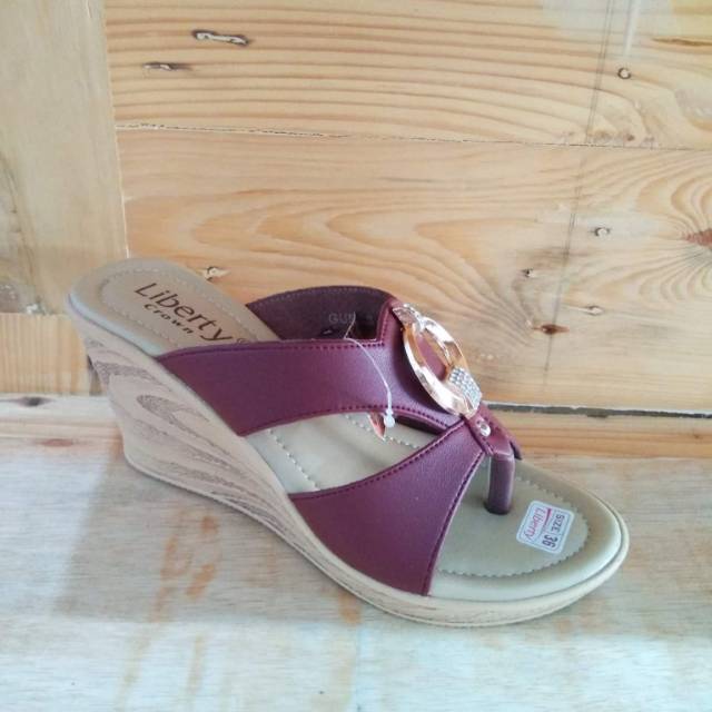 SANDAL WANITA WEDGES LIBERTY GUESS